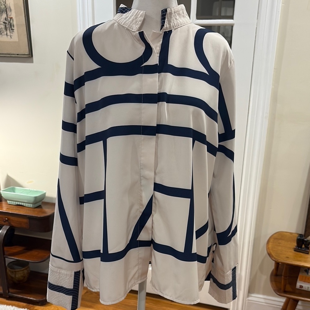 CHICME Women’s Blue & White Geometric Pattern Women's Button Down. Size 2XL